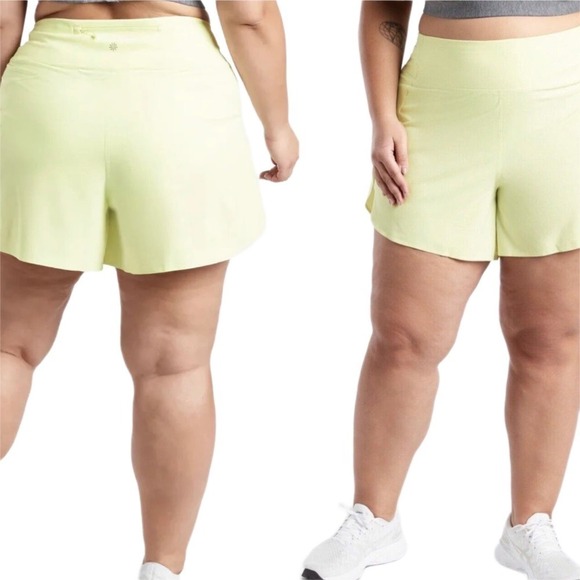 Athleta Run With It 4.5" Athletic Shorts Size in Tequila Green Size 1X - Picture 1 of 10